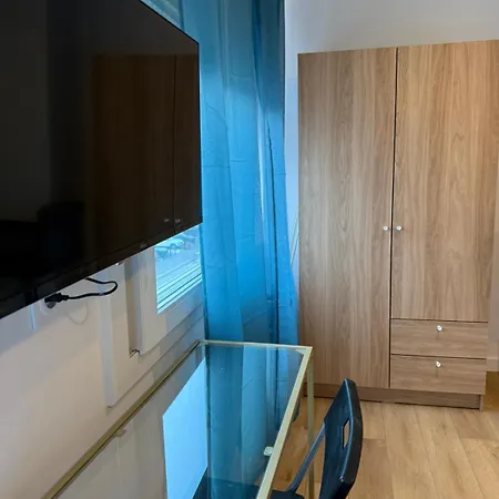 M111 Marquer Joli Moderne דירה