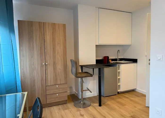 M111 Marquer Joli Moderne Apartament